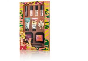 Benefit saluda a la primavera con set  básicos de maquillaje