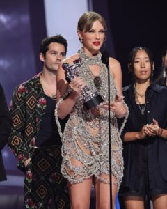 <strong>Taylor Swift se impone en unos repartidos MTV VMA con sabor latino y coreano</strong>