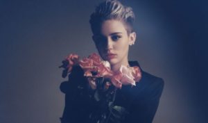 Miley Cyrus se venga de su ex con el tema “Flowers”